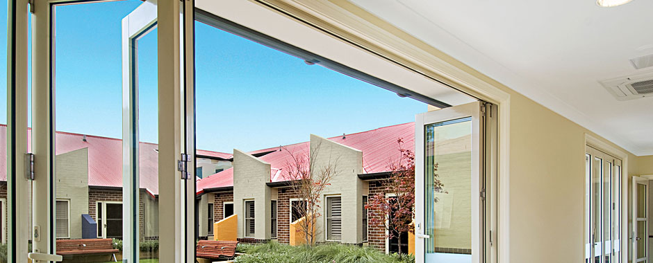 ViewMASTER™ Bi-fold Door (top hung)